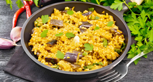 Orzotto vegano di fine estate con melanzane, pomodorini e cannellini